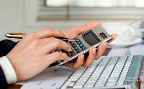 创业板暴跌相关图片