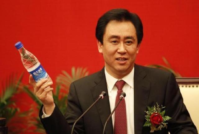 矿泉水许家印进军高端水行业,60亿广告费打水漂,倒亏40亿遗憾收场图 矿泉水许家印进军高端水行业,60亿广告费打水漂,倒亏40亿遗憾收场图