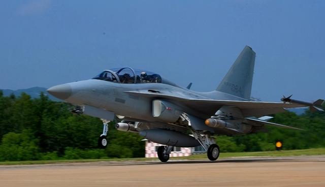 英国阿根廷订购12架枭龙后，英国外长态度变了，表示愿意尊重中国图