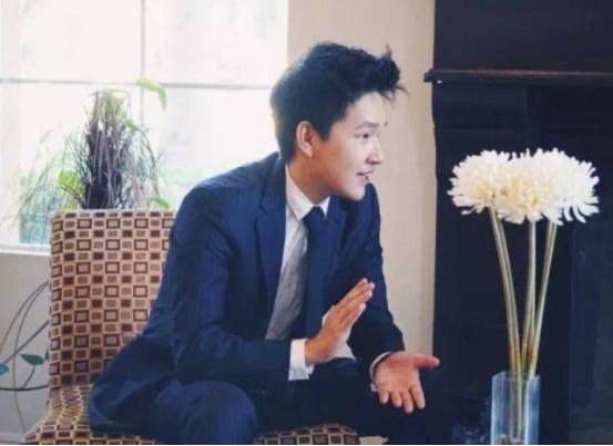 自己的95后新晋首富：身家278亿，姐姐执掌千亿公司，妈妈出身农民图