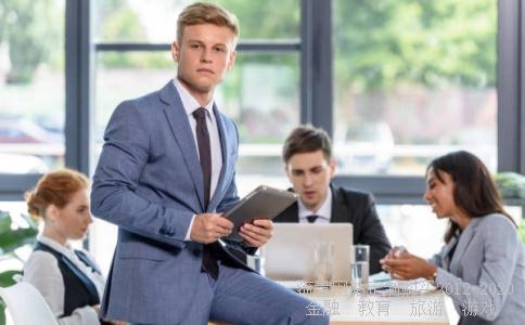 Excel表如何将输入的小写数字自动转换成人民币大写金额？