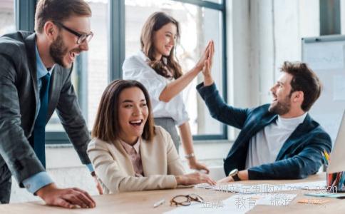 请问国内排名前十的基金公司是?